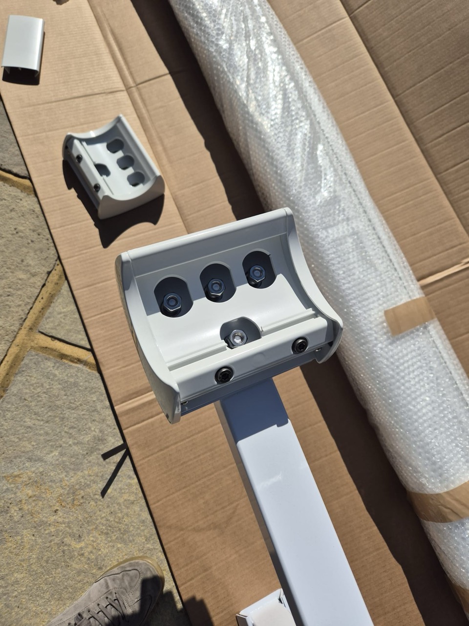 Top bracket wall fixing that secures the awning cassette headbox to the building