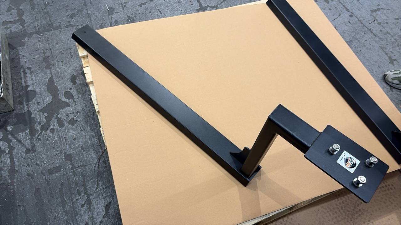 Heavy-duty bracket — powder-coated black